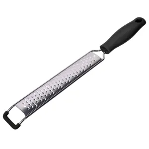 Răzătoare metalică cu mâner din plastic, 33,5 cm