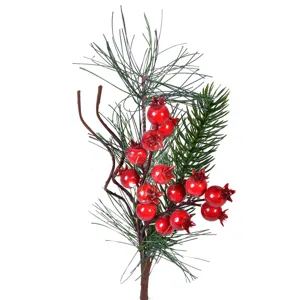 Ramură decorativă de Crăciun cu frunze verzi și fructe roșii 22 cm