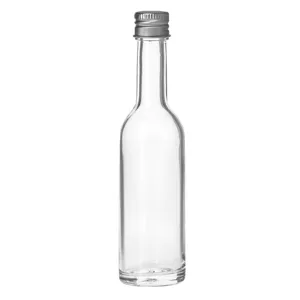 Sticlă transparentă cu capac metalic pentru depozitare și servire