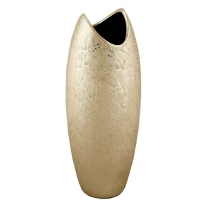 Vază Decorativă Ceramica Bej cu Gura Ondulată și Model Frunze