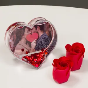 Rama foto decorativa in forma de inima cu apa si confeti, 9x6,5 cm, transparenta