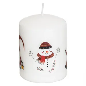 Lumânare decorativă Crăciun albă cu imprimare Om de zăpadă și gnome 6x8cm