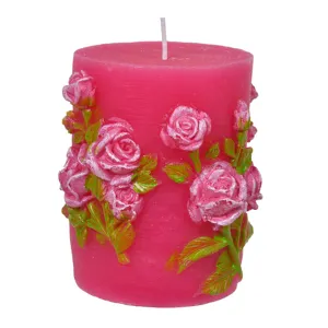 Lumanare Fucsia cu Trandafiri – Atmosferă Romantică