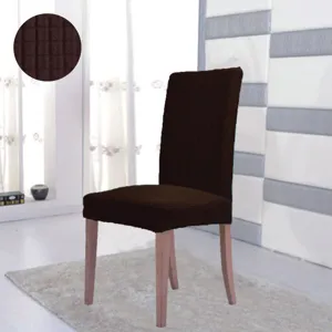 Husă decorativă elastică maro cu carouri în relief pentru scaune fără brațe