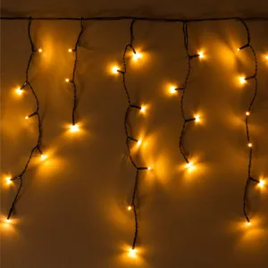 Instalație LED Perdea Alb Extra Cald 3.9m 200 Becuri