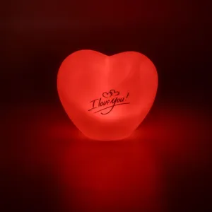 Lampa de veghe in forma de inima, Roz, 10x5x8.5cm, cu lumina fixa si baterii incluse