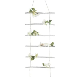 Scară decorativă suspendată din lemn cu flori și fluturi, 57x5x30cm