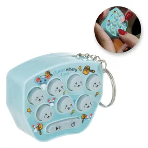 Consolă de joc portabilă cu breloc pentru stimulare a memoriei