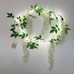 Ghirlandă decorativă cu frunze verzi, flori albe și LED, 1.8 m