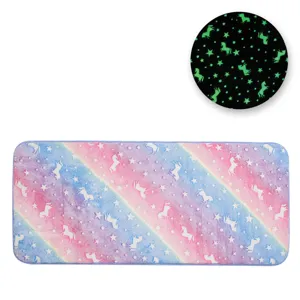 Covoras Decorativ Imitatie Blană Rainbow cu Unicorni Fluorescenti