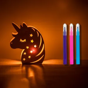 Set Creativ Unicorn din Lemn cu Lumina si 3 Carioci, 12.5x2.5x15.5cm
