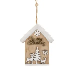 Ornament Brad de Craciun Casă din lemn cu imitatie de blană albă