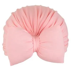 Căciuliță tip turban pentru bebeluși, roz, cu fundă pufoasă