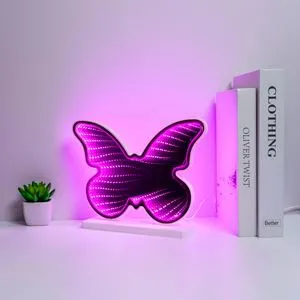 Lampă LED cu efect oglindă model fluture, fucsia, 60 LED-uri