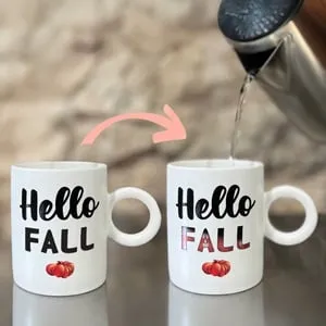 Cana ceramică albă cu motiv Toamnă \"Hello Fall\" pentru băuturi calde