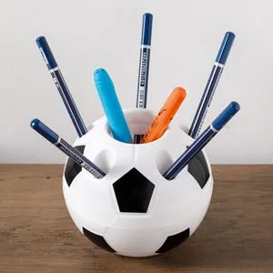Suport pentru pixuri și creioane din plastic, formă minge de fotbal, Ø11x9cm, alb-negru