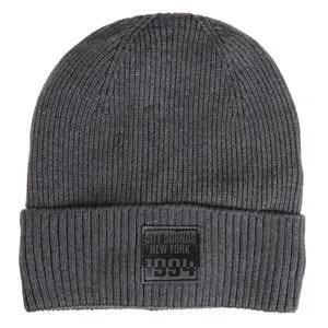 Caciula tricotata gri cu captuseala fleece si patch PU pentru barbati