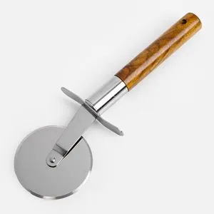 Cutit Pizza Metalic cu Maner de Lemn Maro – Design Clasic și Ergonomic