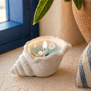 Lumanare gel in recipient ceramic forma de scoica, 10x5x3,5cm, bleu cu glitter si perle