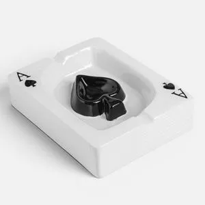 Scrumieră ceramică model carte de joc pentru birou și decor
