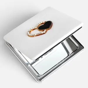 Oglinda de buzunar patrata dubla alba cu inimi si strasuri 7x6,5cm
