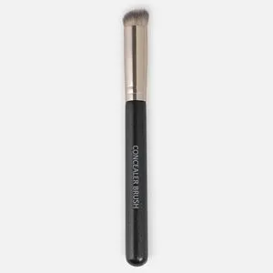 Pensulă pentru concealer cu peri pufoși, aplicare uniformă