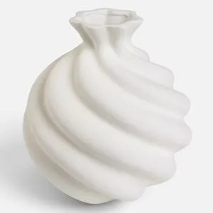 Vaza Ceramica Alba cu Aspect Nisipos si Model Spirala Ø19x20cm
