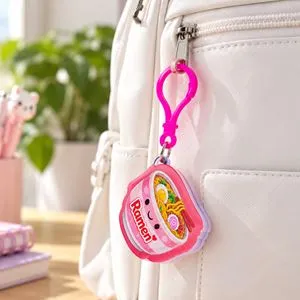 Breloc Charm Ramen cu Mini Carnetel Roz 11cm pentru Geanta