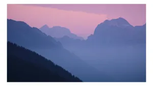 Tablou Canvas Peisaj Montan la Apus – Violet și Albastru, 90 x 50 cm