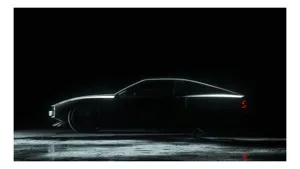 Tablou Canvas, "Mașina futuristă în lumina obscură", Silhouette, Elegance, Futuristic, Sleek, Mysterious, Automotive, Design, Modern, 50 x 50 cm