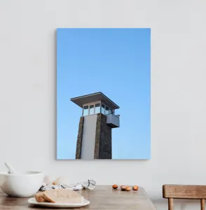Tablou Canvas Turnul singuratic sub cer albastru – Artă contemplativă, 50 x 70 cm