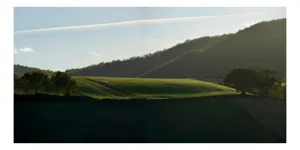 Tablou Canvas, "Lumina dimineții peste câmpul verde", Coline, Verdeață, Umbre, Cer, Natură, 90 x 50 cm
