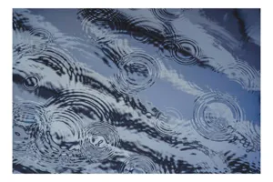 Tablou Canvas, "Picături de ploaie pe apă liniștită", Valuri, Cercuri, Apă, Reflecții, Textură, Plutire, Unde, Liniște, 150 x 100 cm