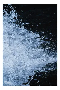 Tablou Canvas, "Valuri spumoase în noapte adâncă", Apa, Stropi, Mișcare, Energie, Răcoare, Contrast, Dinamică, Senzație, Impact, Natură, 100 x 150 cm