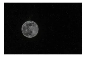Tablou Canvas, "Luna plină în noaptea înstelată", Lună, Stele, Cer, Întuneric, Mister, Lumină, Univers, Infinit, Liniște, 39 x 26 cm