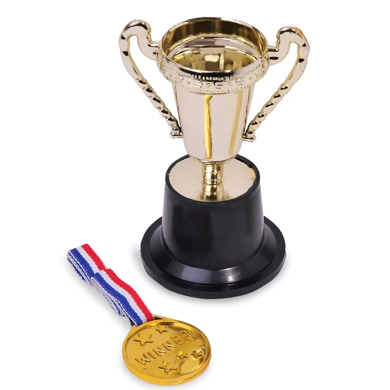 Set Medalie și Cupă Aurie pentru Competiții Sportive – poza 2