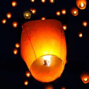 Lampion din hârtie alb pentru decorare și evenimente