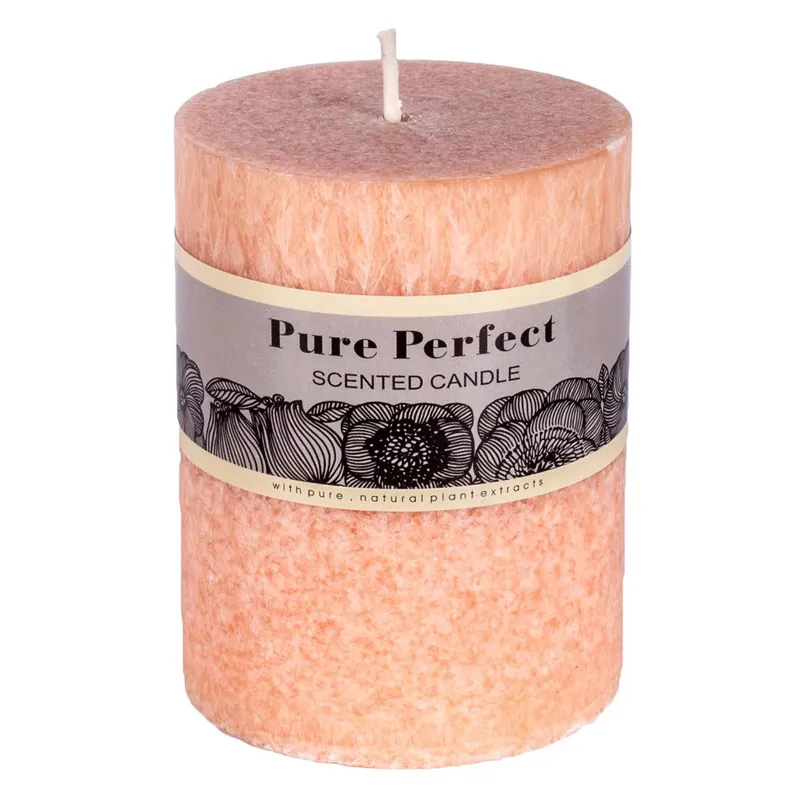 Lumanare parfumata bej cu aroma de flori pentru decorul casei