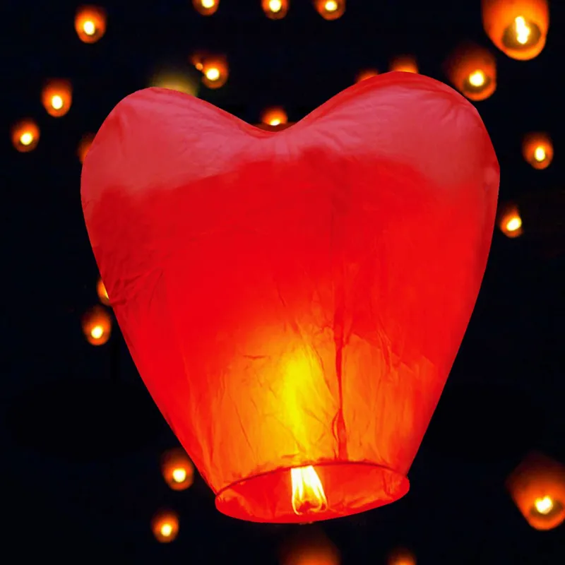 Inima din hartie cu lumină internă pentru decor și atmosferă