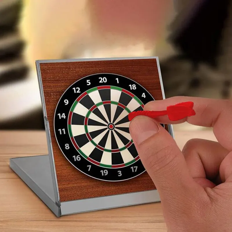 Joc Darts Magnetic de Masă cu 3 Săgeți Colorate 14x12,5 cm – poza 2