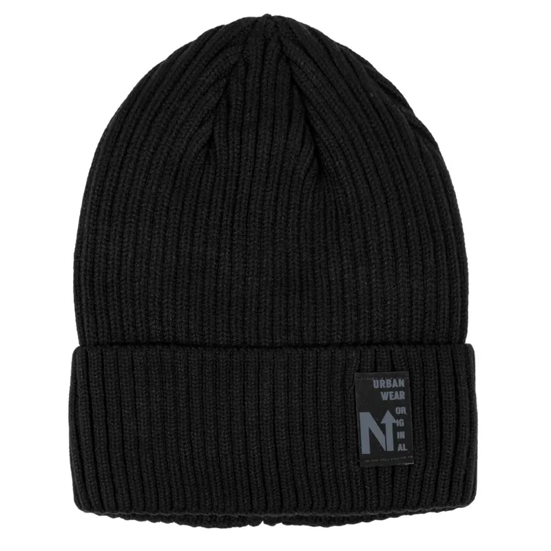 Căciulă tricotată neagră cu căptușeală din blană artificială și patch negru