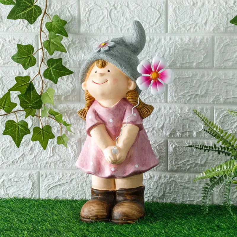 Figură decorativă din ceramică fetiță cu floare de grădină – poza 3