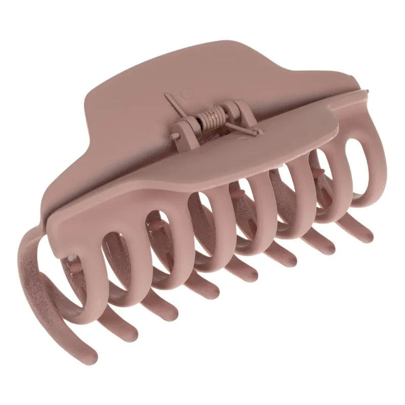 Accesoriu de stil nude pentru femei - detalii elegante pentru look-uri de zi cu