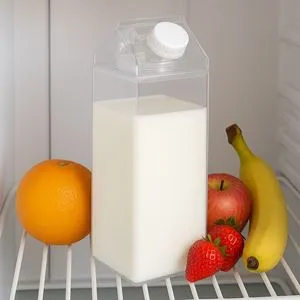Sticlă din plastic transparentă pentru lapte 500ml cu capac