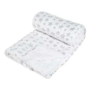 Patura Alba din Imitatie de Blana Sherpa Alba cu Stele Gri pentru Bebelusi 140x110cm – poza 3