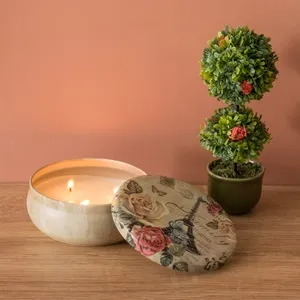 Lumânare decorativă parfumată cu 3 fitiluri, cutie metalică Turnul Eiffel – poza 3