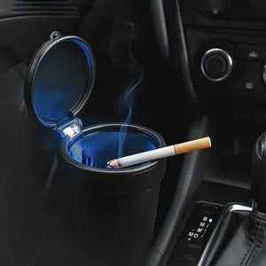 Scrumieră portabilă cu lumină LED pentru fumători