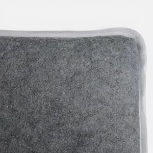 Pernă decorativă pentru scaun din blană artificială, 40x40 cm, ecru/gri – poza 5