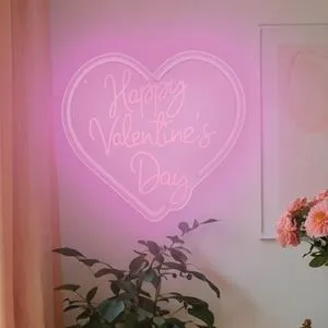 Lampă LED Neon în Formă de Inimă, Roz, cu Mesajul Happy Valentine’s Day, 37x35cm