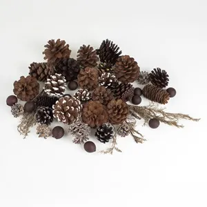 Conuri de brad decorative pentru Crăciun cu aromă de miere
